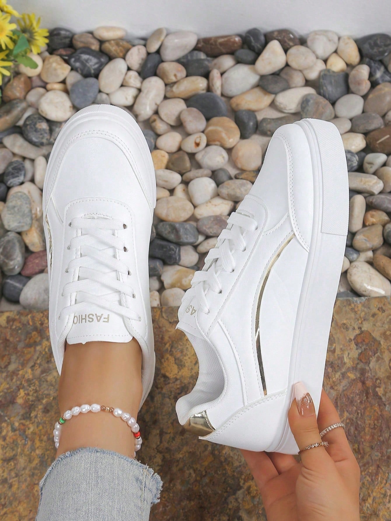 Women White Casual Sneakers, L - đánh giá và giá Running Gear For Sale