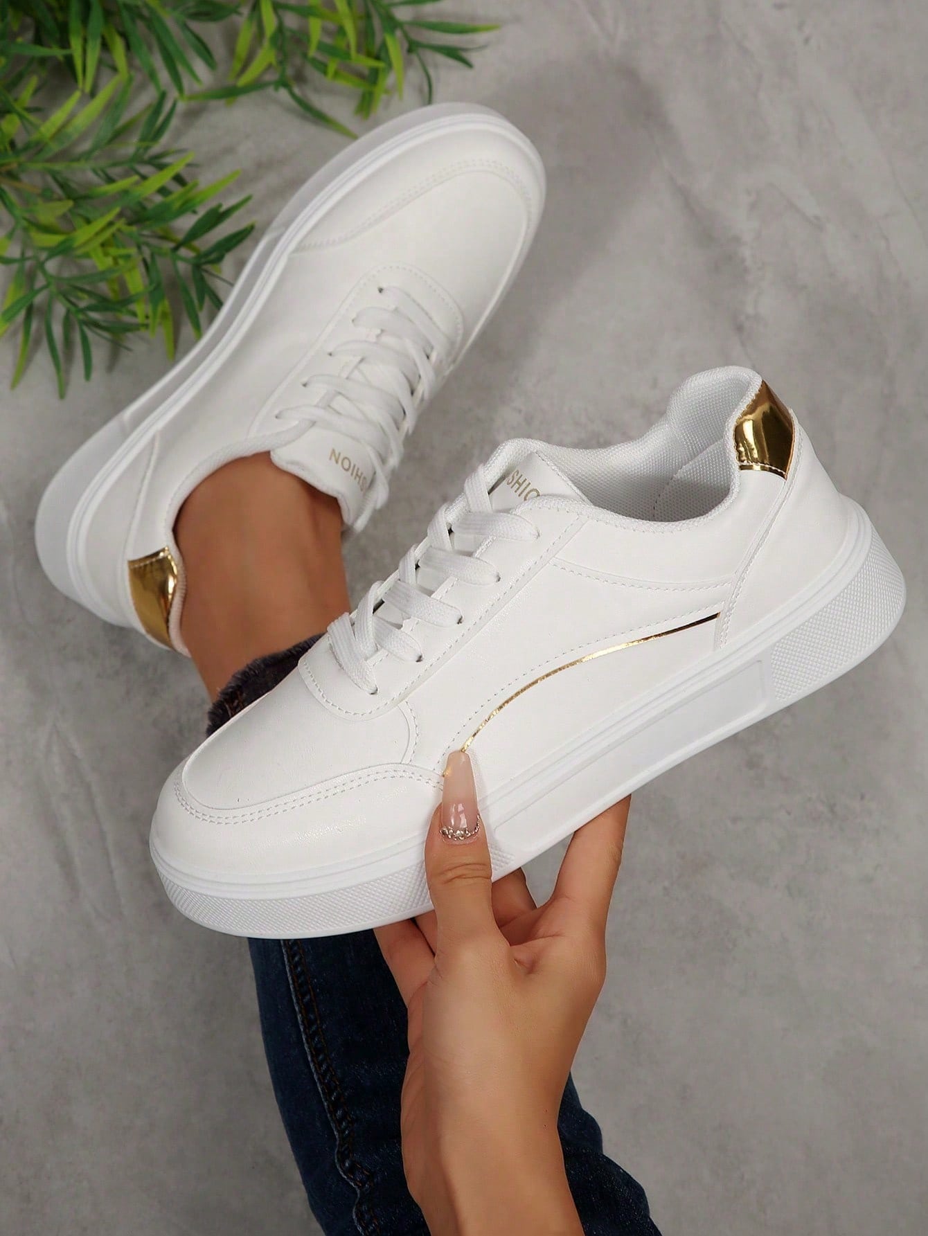 Women White Casual Sneakers, L - đánh giá và giá Running Gear For Sale